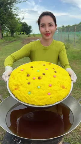 Cook yellow cake with chocolate sauce recipe