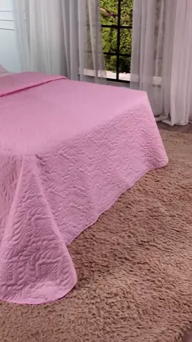 Cobre Leito Slim - O cobertor matelado mais lindo do site 🫶 Chegou o upgrade que sua cama merecia! 🛏️✨ O Cobertor Magnific Slim é a praticidade que você precisa: ✅ Acabamento em viés sem aquelas costuras que incomodam ✅ Tecido matelado ultrassônico - super macio e sem volume ✅ Cores vivas que NÃO desbotam na lavagem ✅ Perfeito para o dia a dia, super fácil de guardar Disponível do Solteiro ao King! 👉 Cor favorita nos comentários! #decoração #casa #conforto #shop #bemestar 
