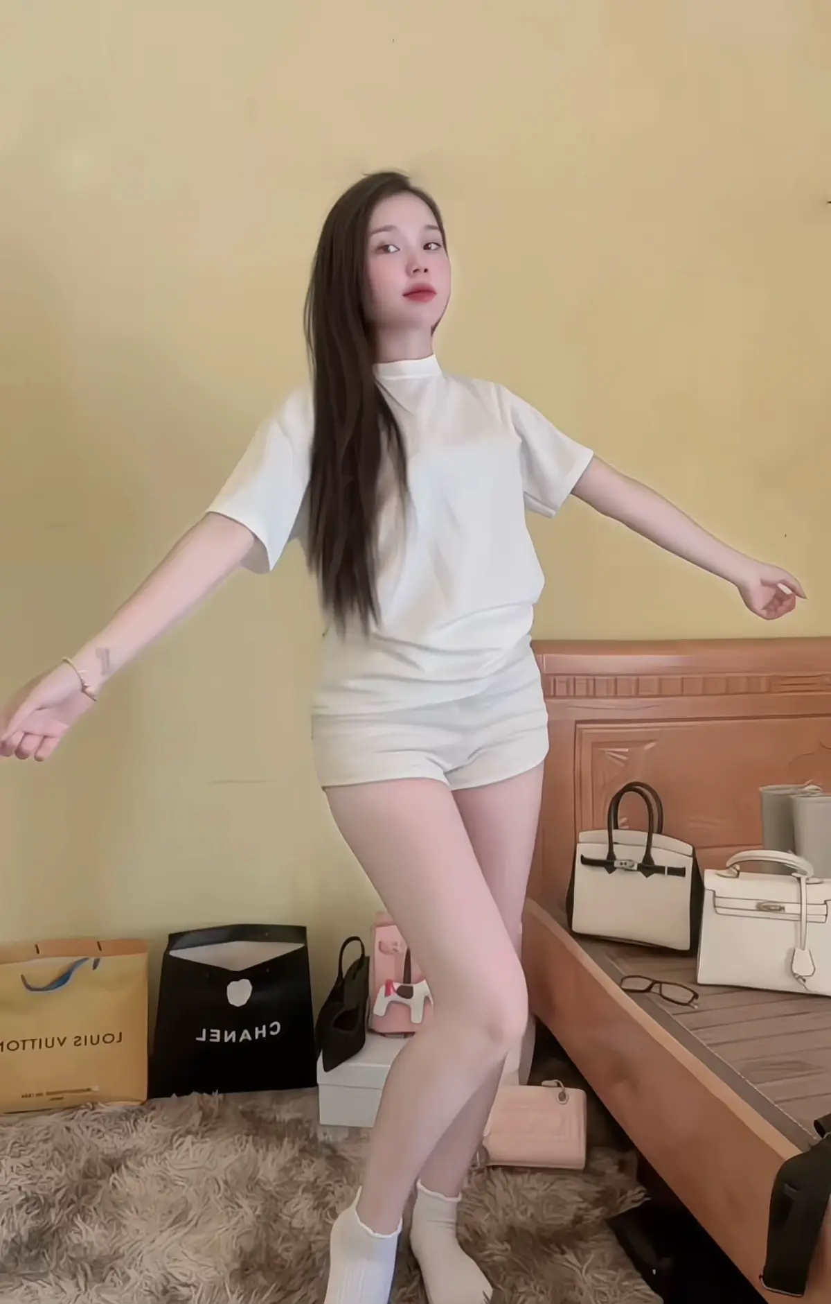 Bão đến rồi đấy ...Anh ra ngoài cẩn thận kẻo ngã vào Lòng con khác 🤣🤣🤣#fyp #buồn #yêu #nhạchaymỗingày #lênxuhướng 