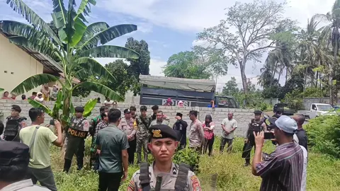 mapia tanah mengaku tanah orang cuma modal surat poto copy...... beginilah bobrok nya pengadilan negeri selong selalau menerima pengaduan tampa bukti yg kuat.... udah 8 tahun selalu berperkara dan selalu kalah tapi ttep aj di Terima sama pengadilan negeri selong.... apakah krn mapia tanah menyogok sehingga perkara ttep berlanjut silahsilahkan tmen2 menilai...... #hukumbobrok #hukumtajampadaraakyatmiskin
