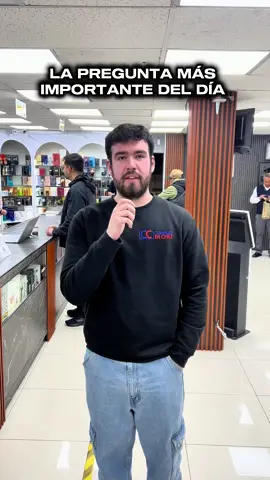 🤔 Hoy Álvaro dejó de lado por un momento los perfumes y lanzó la pregunta importante del día (sí, nada que ver con perfumería). Porque en Comprar en Chile también nos gusta conectar con ustedes más allá de los perfumes árabes y de diseñador. Perfumería, humor y comunidad en un mismo lugar. #perfumes #comprarenchile #perfumeschile #perfumería #perfumesarabes  