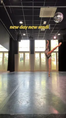 Practicing in one of my currently favorite leotard from Typha🩰 #ballet #practicetime #dancer #typha 