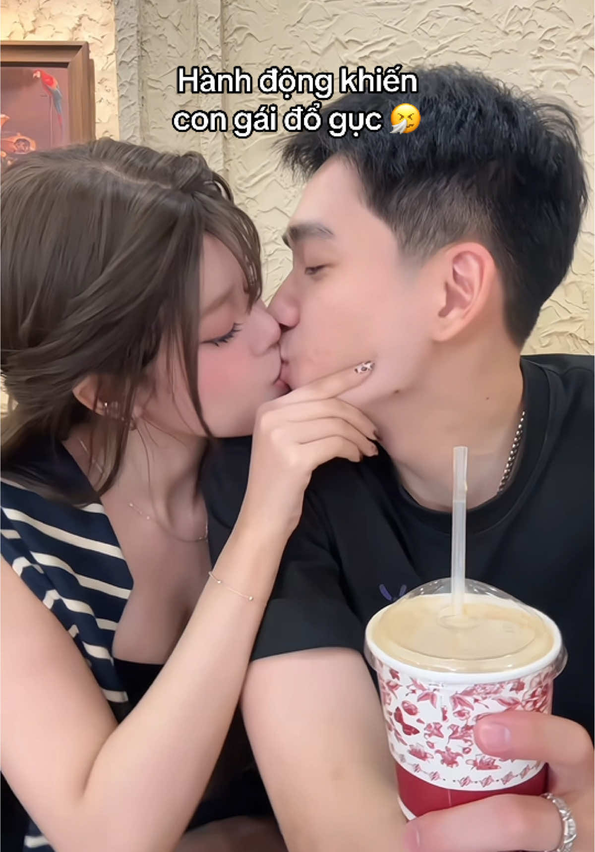 Khi điểm yếu của cô ấy là hành động này… #viral #honghainhi #couple #lovelanguage #votri 