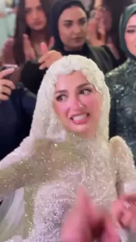 ‏#دويتو مع @it's Manaar🌟 ماشاءالله تبارك الله مافي عرايس قمرات وبيرفكت منغير ما يبينوا شعرهم اهو يابنات🥹💗لاني ملاحظه الفتره دي فى سباق على اللى تطلع شعر اكتر وتبين من الفستان اكترر وهو يدفع عشان احنا نتفرج 🤣🤣