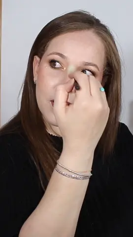 Para mí el toque final de un look, siempre será el iluminador ✨✨✨ @Benefit Cosmetics #benefit #benefitclubpink #benefitcosmetics #benefitbrows 