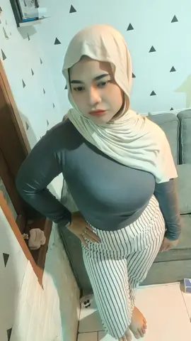 tongue trend.. #fy #tonguetrend #hijabstyle 