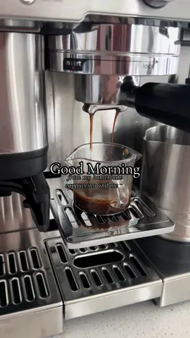 Nothing more satisfying than that fluffy pour in the morning ☕️😌 #morningcoffee #espresso #pumpkinspicelatte #coldbrew 