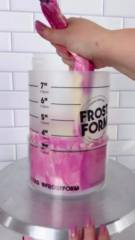 Have you noticed that we LOVE Marbled Buttercream Cakes?! 🤭 We recommend using the recipes on our website or a meringue-based buttercream recipe with Frost Form You can find our {free} recipes & order Frost Form on www.frostform.com 🩷 We ship from Ireland (in the EU)