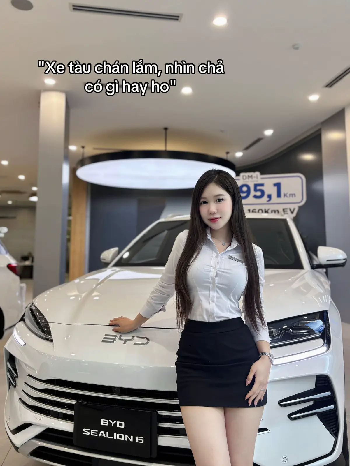 • Công nghệ lai “Super Hybrid” (DM-i PHEV) hiện đại  • Đi xa: ~100 km thuần điện, hơn 1.700 km hỗn hợp  • Siêu tiết kiệm: chỉ ~1,1L/100 km  • Trang bị hiện đại: màn hình xoay 15,6”, điều khiển giọng nói, app quản lý xe  • An toàn: camera 360°, 6 túi khí, gói ADAS hỗ trợ lái  • Pin Blade chống cháy nổ an toàn, độ bền cao 👉🏻Bảo hành xe 6 năm hoặc 150.000km 👉🏻Bảo hành pin lên đến 8 năm hoặc 160.000km #BYD #BYDvietnam #bydsealion6 #sealion6 #emthubanxe #emthubyd #salexe #xedien 
