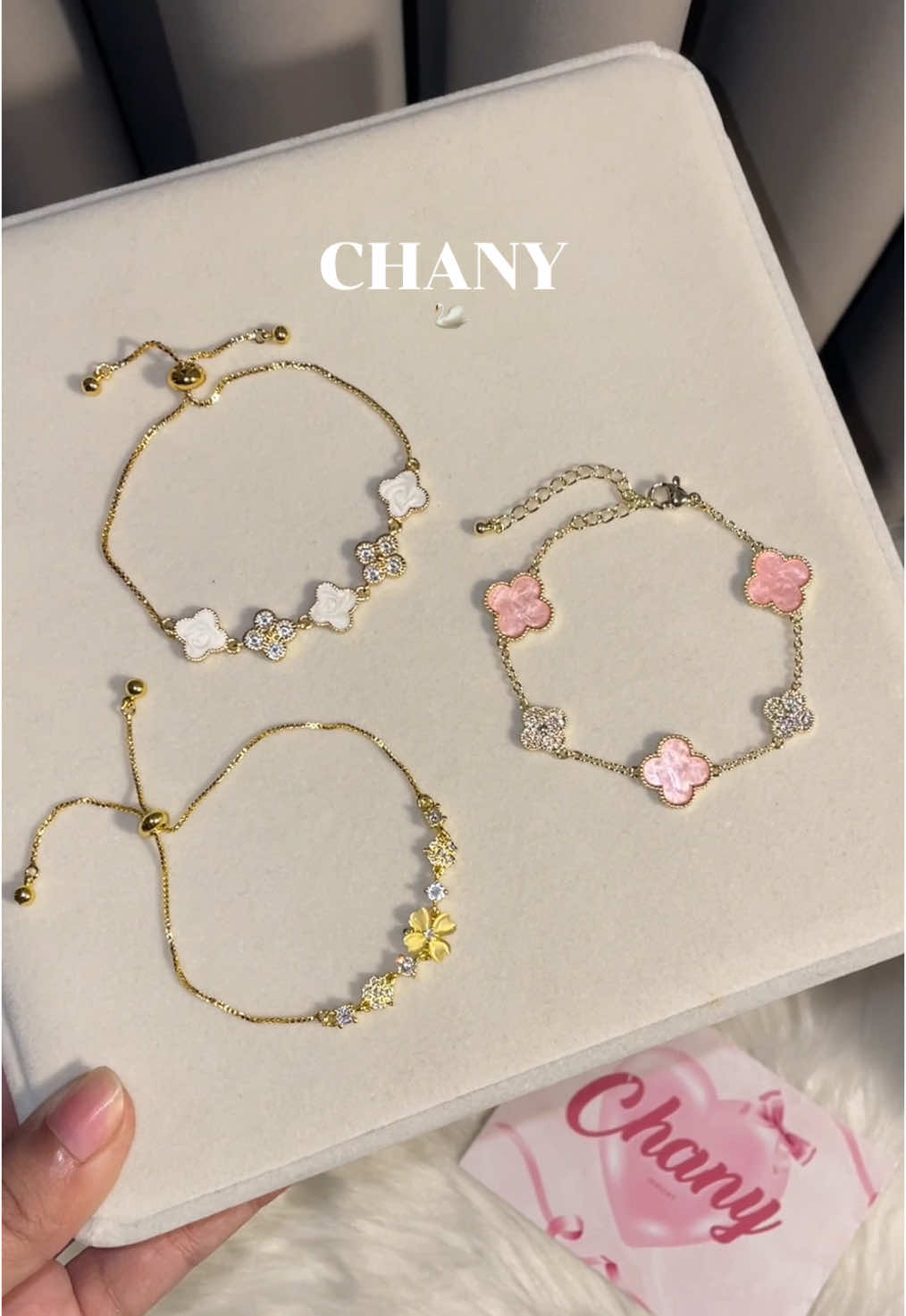 สร้อยข้อมือ 3 รุ่นที่ใส่แล้วสวยมากก 🕊️🎀 #chanyjewelry #jewelry #เครื่องประดับ #สร้อยข้อมือ #ของขวัญ #fyp #ของขวัญโอกาสพิเศษ #ของขวัญให้แฟน #ของขวัญให้เพื่อน #กําไลข้อมือ #tiktokvirall #CHANY 