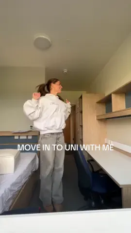 move in to uni with me!!! EEEK #unimoveinday #durham @johnsnowjcr 
