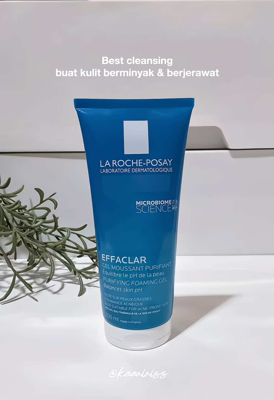 La Roche Posay Effaclar Foaming Gel 💙✨ Best cleansing buat kulit berminyak & berjerawat #larocheposay #larocheposayskincare #effaclarfoaminggel #foaminggel 