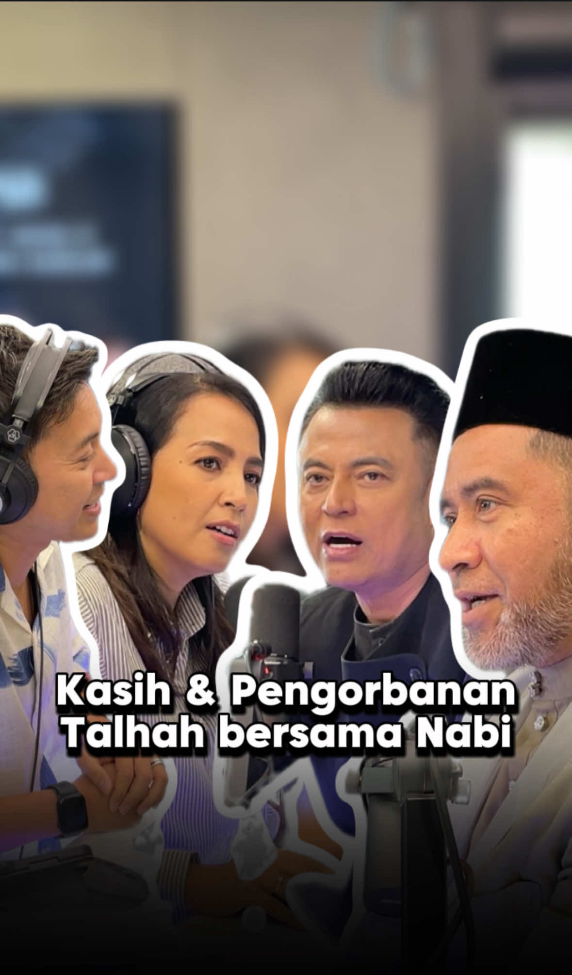 Talhah, sahabat yang penuh cinta dan pengorbanan, selalu setia bersama Rasulullah ❤️ Kasih sayang Nabi kepadanya nyata, sehingga doa baginda menjanjikan syurga untuk Talhah. Sebuah kisah yang mengingatkan kita: cinta dan kesetiaan yang ikhlas pasti mendapat ganjaran yang mulia 🫶🏻 Untuk maklumat lanjut anda boleh pergi ke @musolla.arraudhah atau kita musollaarraudhah.com sekarang! Semoga sumbangan dan kebaikan yang anda lakukan,menjadi saham akhirat. #Kool101 #SemasaDanSosial #MuzikYangFamiliar #PakNildiKool101  #PagiOnPoint #SatuSedekahSelangkahkeJannah #musollaarraudhah #MARDHA