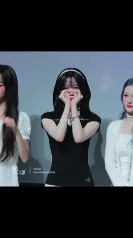 Pretty chaewon with mayu 💕 #chaewon #mayu #tripleS #xyzbca #fyp @tripleS 