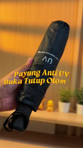 Payung bisa buka tutup otomatis gini jir 😭 kan jadi gampang ya mau payungan #payung #payunglipat #payunglipatotomatis 