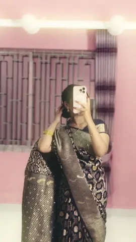 হারিয়ে যাওয়ার শেষ প্রান্তে দাঁড়িয়ে দেখি, আমাকে খোঁজার মতো কেউ নেই। মানুষ বিলীন হয়ে যায়, অথচ সবচেয়ে কাছে থাকা মানুষ টাও টের পায় না। 🫠🥀#foryou #foryoupage #tiktokviral 
