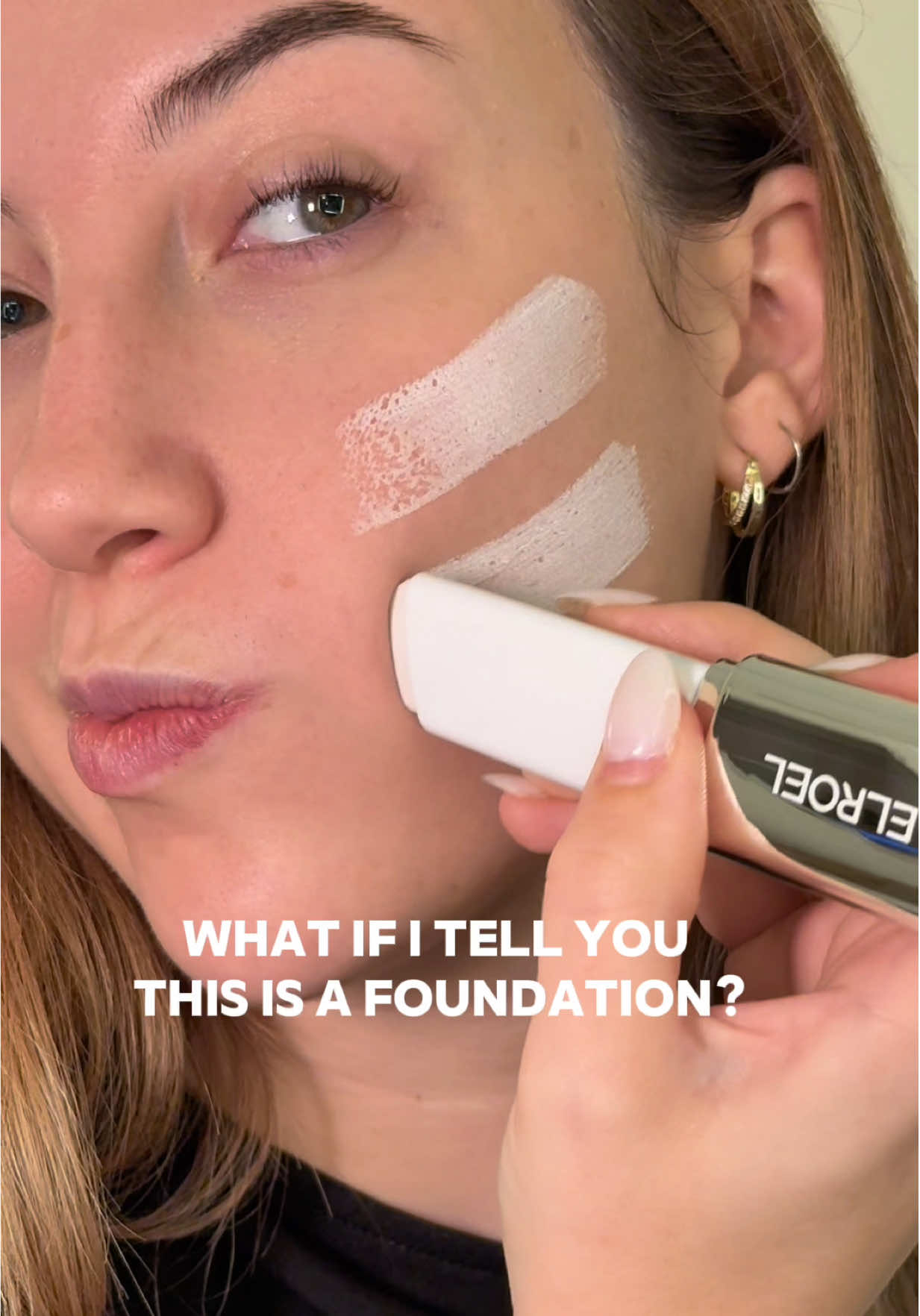 Okay but… how is this even a foundation? 😅 Goes on white ➝ evens out everything ➝ leaves skin looking like skin ✨ I’m impressed. Find this #1 @Amazon viral color changing foundation skin by @ELROEL @ELROEL.US ✨ #makeup #foundation #colorchangingfoundation #viral 