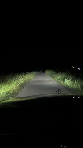 Cũng cũng sáng tạm đc 😅😅😅 #mercedes #chothuemercedes #nhacremix 