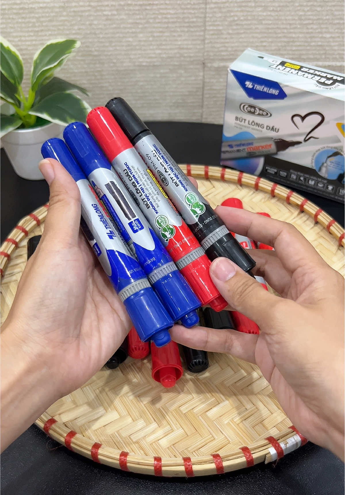 Bút lông dầu thiên Long 2 đầu#butlongdau #butlongdauthienlong #butlongdau2dau #xuhuong #tranghatay96  @Trang Hà Tây 96  @Trang Hà Tây 96  @Trang Hà Tây 96 