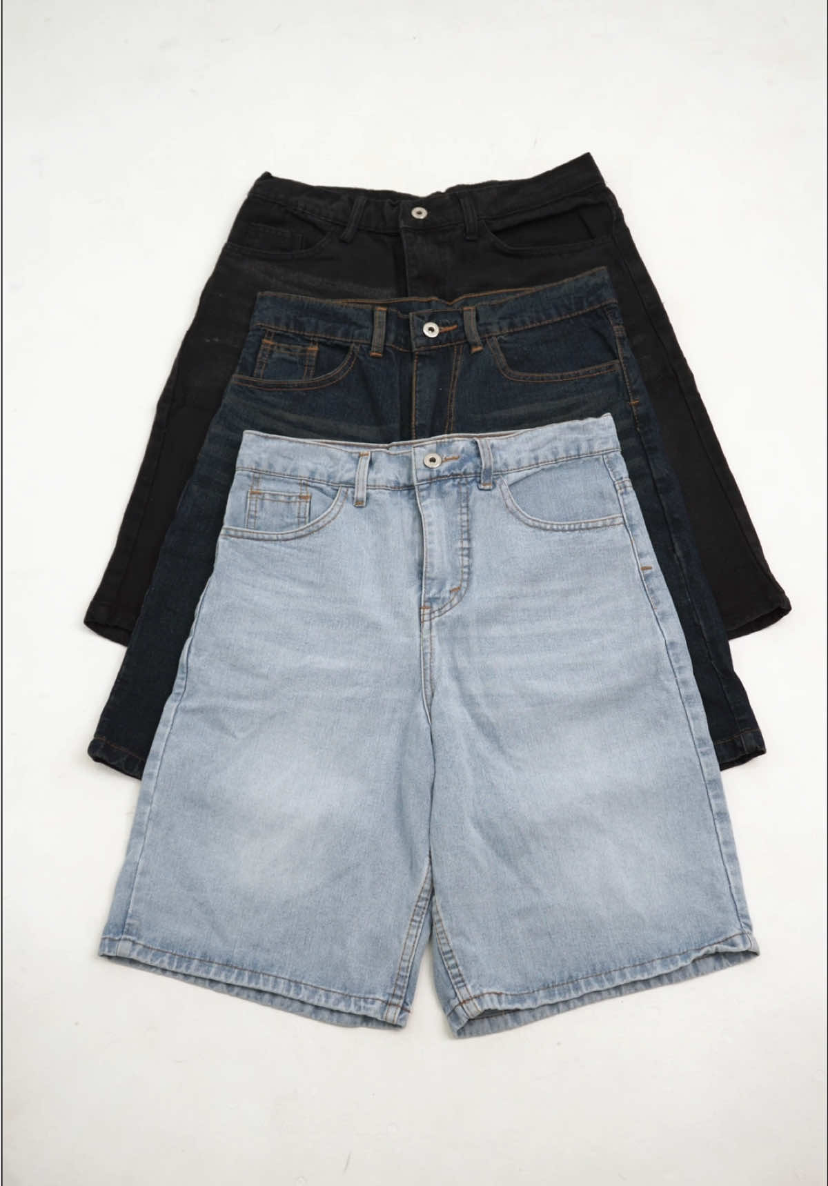 Mana aja nih warna favorit kamu buat jadi mix match andalan? Cek jorts keranjang kuningnya buat tau lebih detail arau bsia kunjungin live tiktok kita ya! #jorts #jortsoutfit #jortsstyle #jeansviral #outfit 