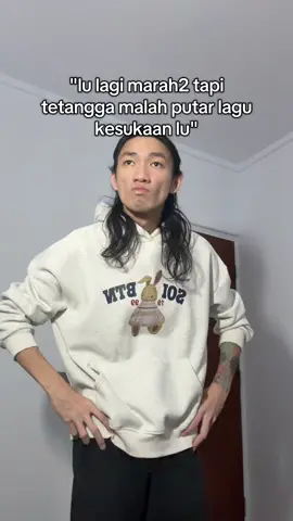 kenapa harus di waktu kayak begini sih lagunya😔