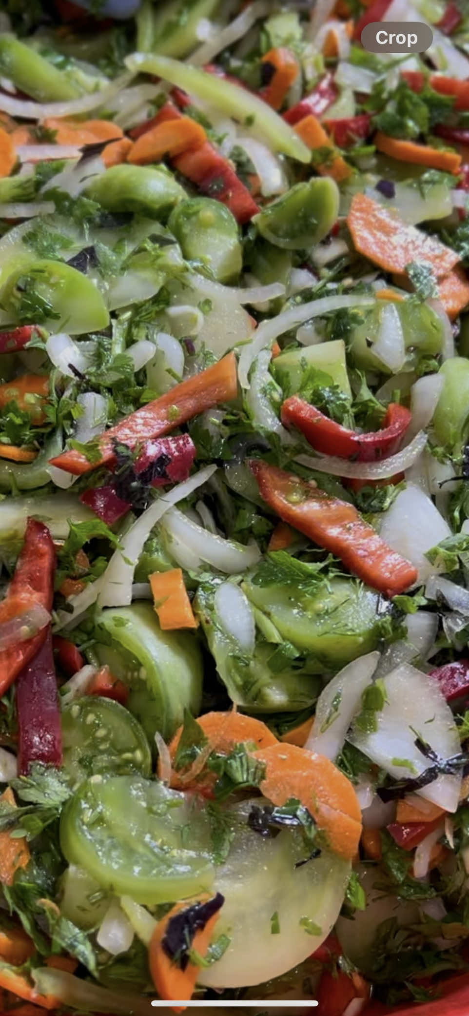 მკვახე პომიდვრის სალათი ზამთრისთვის💚💚💚 10 კგ მკვახე პომიდორი 3კგ წითელი ტკბილი წიწაკა 3ც მწარე წიწაკა 2კგ ხახვი 3კგ სტაფილო 500 გრ ნიორი 200 გრ ნიახური  200 გრ ოხრახუში 200 გრ რეჰანი 100 გრ კამა 500 მლ ძმარი 500 მლ ზეთი შავი დაფქვილი წიწაკა მარილი გემოვნებით  გამოვიდა 6ც 2 ლიტრიანი და 5ც 1 ლიტრიანი ქილა მზადების დეტალები აღწერილია ვიდეოში 📣 #გემრიელი #tomato #green #winter #georgia 