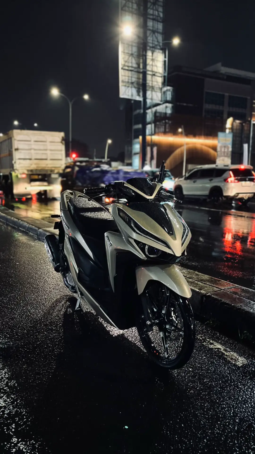 hujan hujanan juga asik #vario #variomodifikasi #vaned 