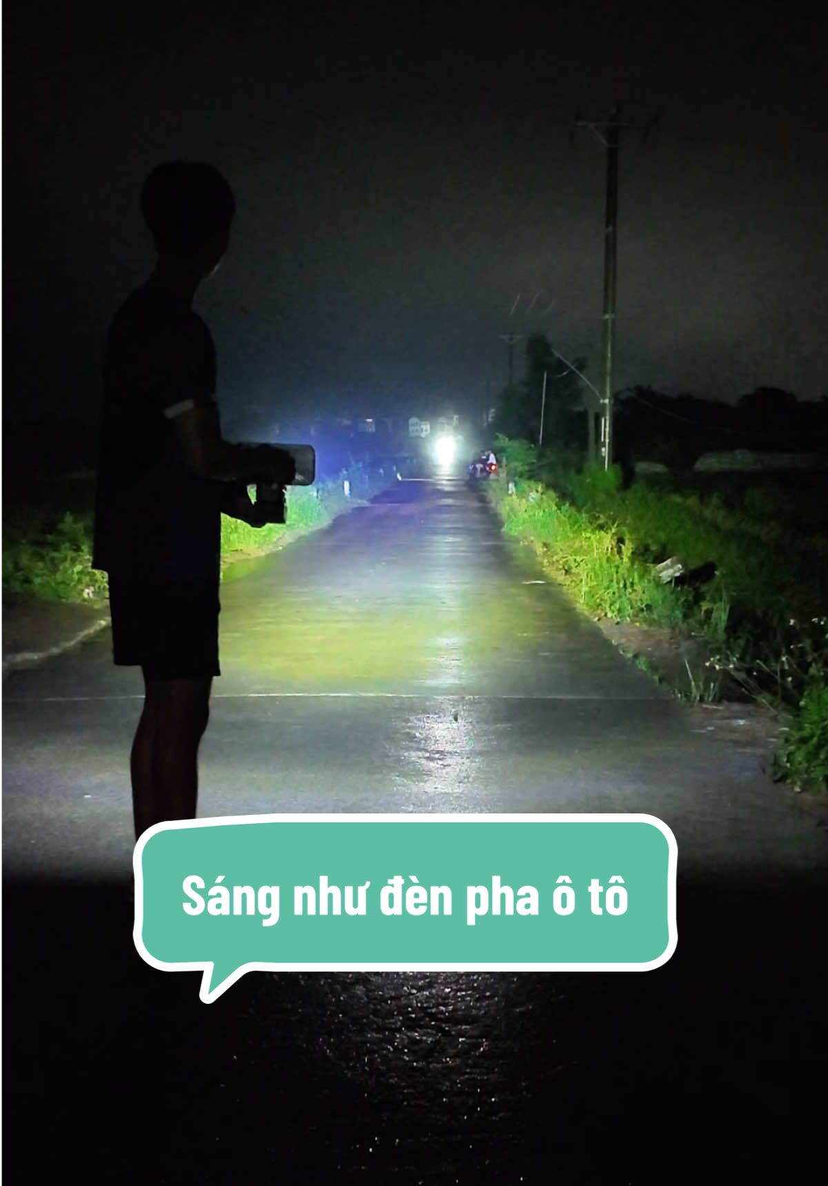 Một chiếc đèn sáng như đèn pha ôtô vậy #denledsieusang #dencamtay #densieusang #denchieusang #hieudadung 