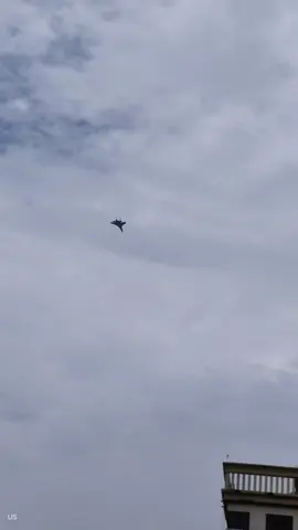 Suasana Langit Jakarta Hari ini berasa di Medang Perang #viraltiktok #jettempur #pesawatjet #langitjakarta 