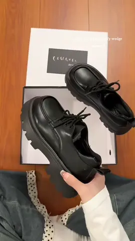 Angas talaga ng atake ng wedge shoes na to!😍✨ #wedgesshoes #unisexshoes #loafersshoes #loafers 