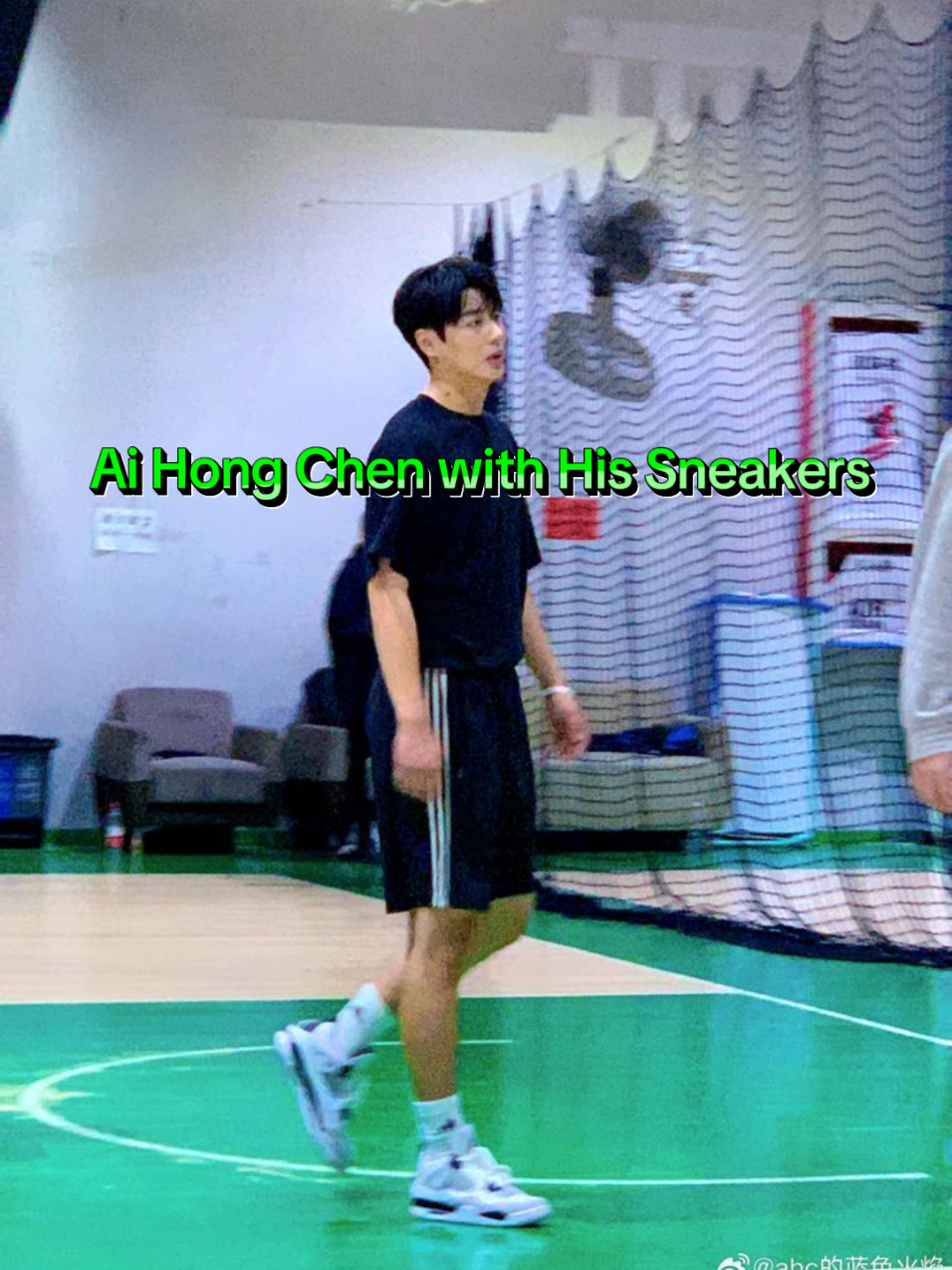 #aihongchen sering dapet peran CEO tp di real life sepatu favoritenya tetep sneakers 👟👟👟 #aihongchen #aihongchen艾泓辰 #actorchinese 