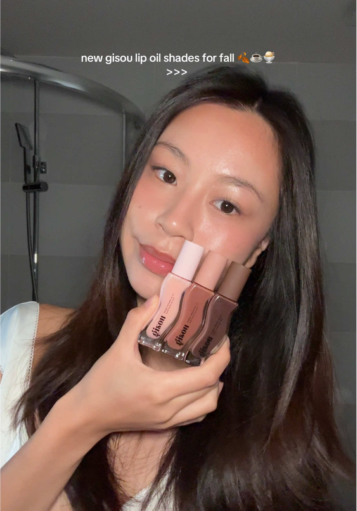 obsessed @Gisou anyone else also rewatching gilmore girls rn?  #gisou #lipoil #lippie #makeup #autumn 