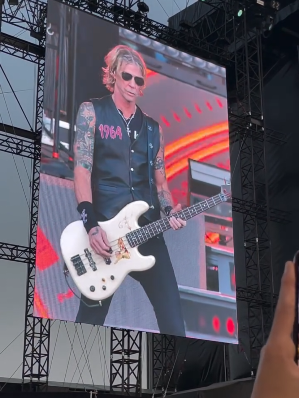 ✨ “Mientras tengas vida, ve a todos los conciertos de tu artista favorito 🎶🖤” 👉 Sígueme para más vibes de conciertos y no perderte ningún show 🤘 #Conciertos #ConcertVibes #Fans #Rock #LiveMusic 