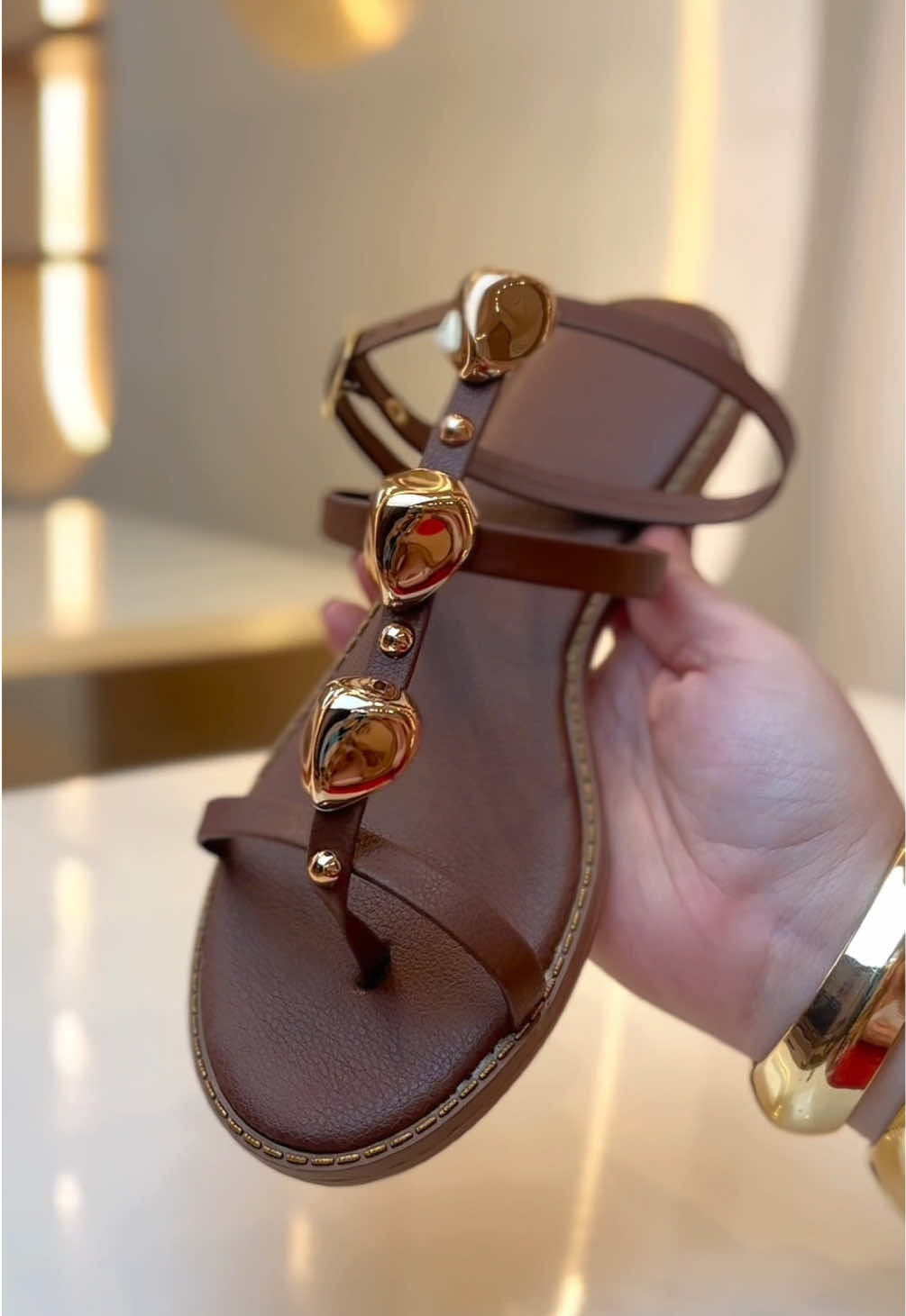 Sandálias queridinhas do momento 🤌🏻🤩✨✨.                    #sandalias #lojista #rasteira #atacado #fashion 