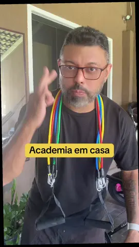 Transforme sua casa em uma verdadeira academia completa com este kit de treino em casa, perfeito para quem busca praticidade, resultados rápidos e economia! 💪🏽🏠 Com ele você pode treinar todos os grupos musculares: peito, costas, braços, pernas, abdômen e glúteos. O kit vem com barras, elásticos de resistência, puxadores e acessórios, tudo o que você precisa para fazer desde treinos leves até treinos intensos, sem precisar sair de casa. É ideal tanto para iniciantes quanto para quem já treina pesado. Além disso, os elásticos têm ótima resistência, não arrebentam fácil e proporcionam diferentes níveis de carga — você controla a intensidade conforme seu condicionamento físico. 🔥 Benefícios do Kit Academia em Casa: ✅ Treine quando e onde quiser, sem depender de academia. ✅ Compacto, prático e fácil de guardar. ✅ Substitui diversos equipamentos caros de academia. ✅ Serve para ganhar massa, perder peso ou apenas manter a forma. ✅ Produto original, disponível na TikTok Shop Brasil com entrega rápida. Esse é o kit que está viralizando na TikTok Shop, porque une praticidade, versatilidade e custo-benefício em um único produto. Se você sempre quis treinar em casa e ter resultados de academia, essa é sua chance! 🚀 Garanta já o seu kit e comece a transformar seu corpo ainda hoje! ⸻ 🔑 Palavras-chave trabalhadas kit academia em casa, treino em casa, kit de exercícios, acessórios de treino, kit musculação em casa, treino funcional, resistência elástica, praticar exercícios em casa, TikTok Shop Brasil, comprar kit academia. ⸻ 📌tiktokshopbrasil  #academiaemcasa  #treinoemcasa  #dicasdeexercício  #tiktokshopbrasil  #fitnessemcasa 