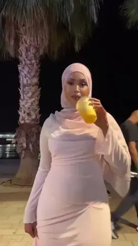 👸🏽