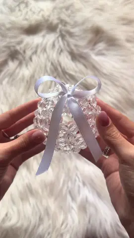 Non sai di che colore scegliere le tue decorazioni natalizie ? Ecco a te qualche spunto!  Ti ricordo che sono tutte personalizzabili, dal colore delle perline al fiocco! #pallinedinatale #crystalballs #balls #natale #perte  