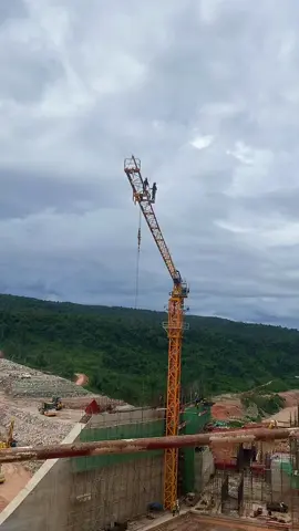 EL.210-EL154=56m ស្រៀវណាស់😅 #construction #cambodia #mountain 