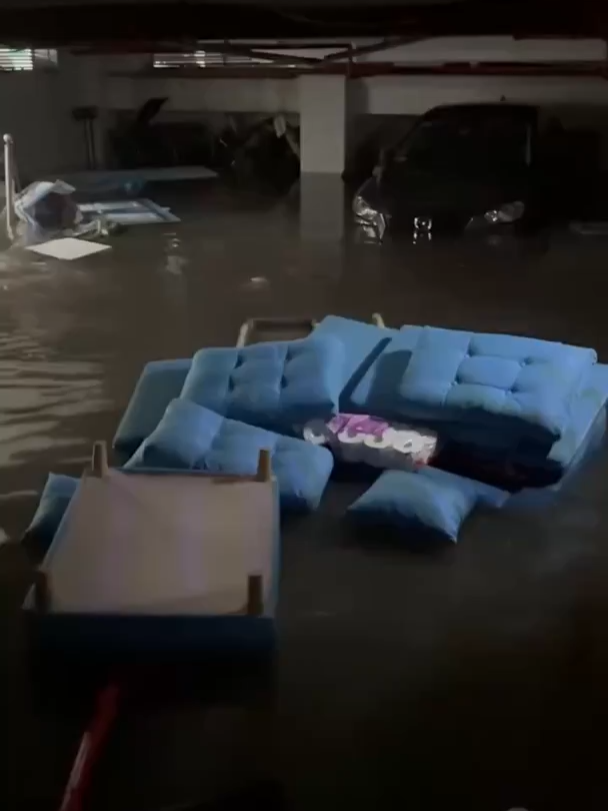 Ngập hầm để xe một khu chung cư tại Tây Sơn