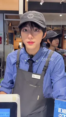 알바생에게 아궁빵을 시켜보았다 🫳🫳 #백준혁 #아이딧 