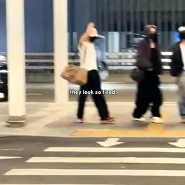 sehat² sayang, mereka kayak nggak mau nunjukin kalo lagi capeee (sekarang aja jay sm jungwon lagi aktif di weverse, padahal bs aja kan mereka gunain waktu rehat di pesawat)🥲 #enhypen 