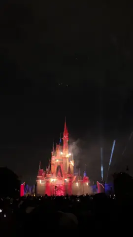 🤫 Bookmark this spot! For the best, most centered POV of Tokyo Disneyland's 