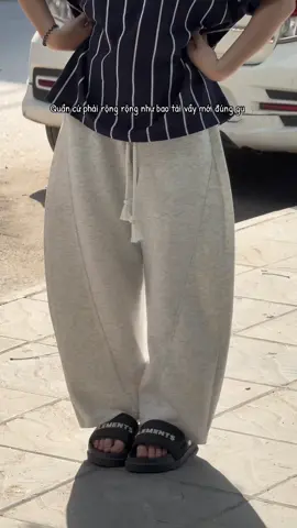 Quần nỉ ống cong hot năm nay á 😙