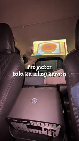 Lain mcm tgk movie dlm kereta 😆#projector #miniprojector #projektor