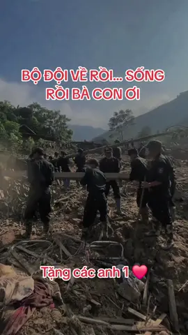 Khoác lên thân chiến bào màu áo lính, quyết bước đi vì trường tồn dân tộc, vì non sông cương thổ Việt Nam.  Quyết quên thân, dấn thân nơi bão lũ. Để nhân dân yên ấm mãi thái bình. Hóa rồng long nơi bão tố nguy hiểm. Để xứng danh bộ đội Cụ Hồ.  #viralvideo #xuhuong #videoviral 