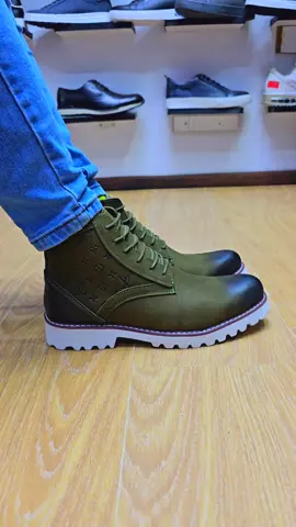 ksh 5000 WhatsApp +254710418.633/ +254716261321/+254740404443 for order.  WE ARE LOCATED IN Nairobi Kenya, Ronald Ngala Street, Royal Palms mall (Former Magic business centre ) First Floor Shop BM10 Wing B #tactical ##hikingpants #Hiking #shoe #gloves  