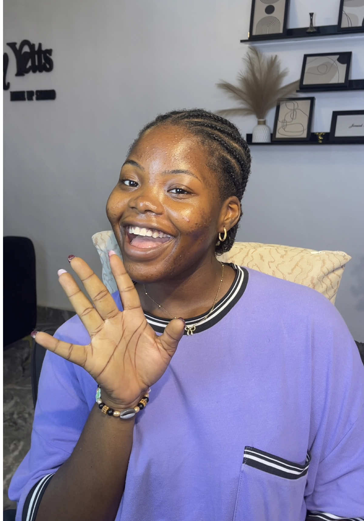 Seeing my growth side by side is really something🥹 I’m so thankful I kept at it She looks soo gorgeous😍 Send a DM to book a glam session / 1:1 training #makeupartistinlagos 