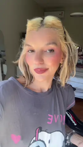 make com produtos importados baratinhos @elfcosmetics @maccosmetics @L’Oréal Paris @Lancôme @Kylie Cosmetics #maquiagemtiktok #fyppppppppppppppppppppppp #getreadywithme #fyp #viraltiktok 