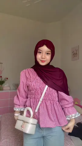 Udah 24 thn emang harus sering pake outfit gemes biar keliatan muda terus🤣