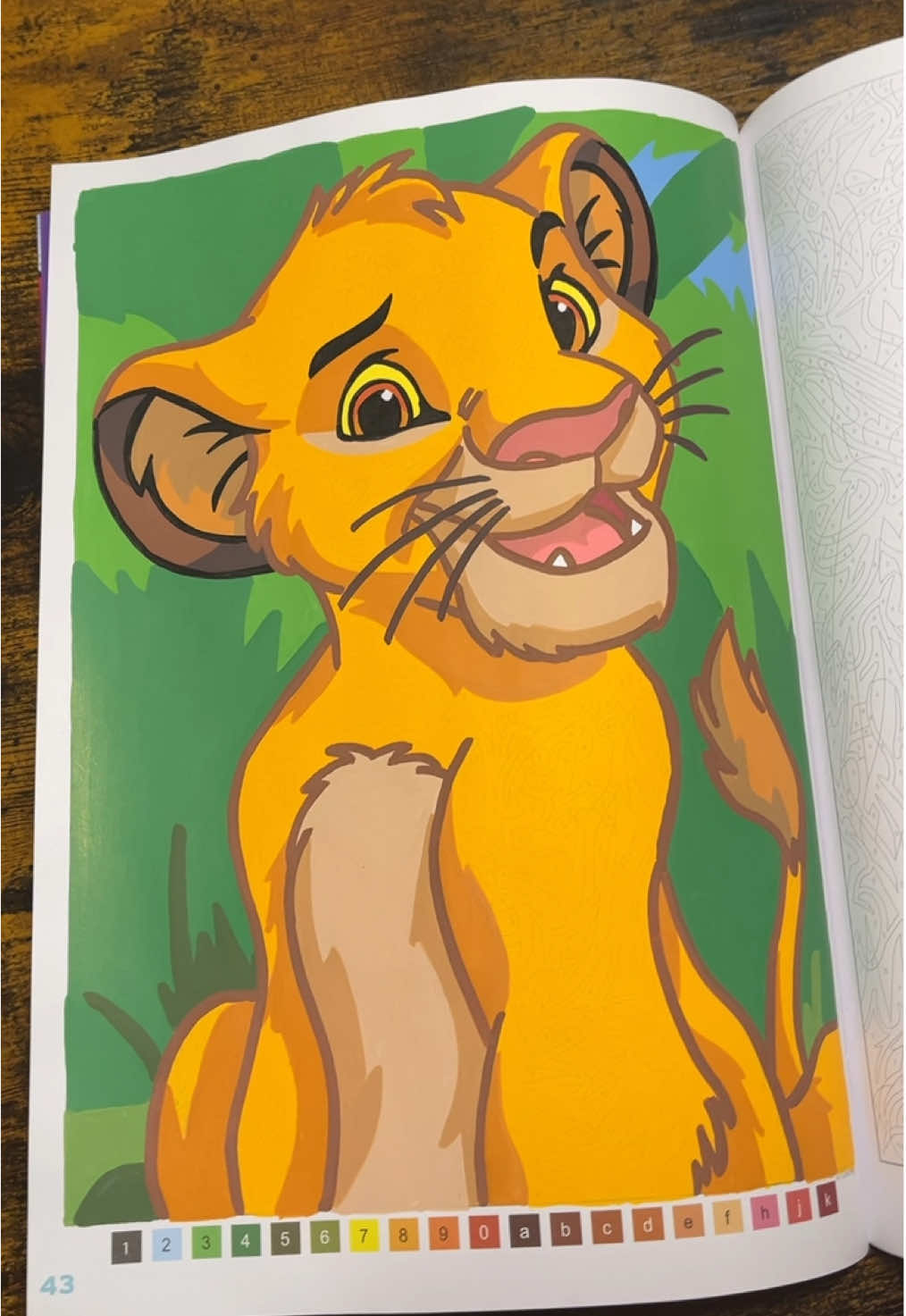 Simba💚 #arttherapy #coloriagesmysteresdisney #tomeportrait #leroilion #simba 